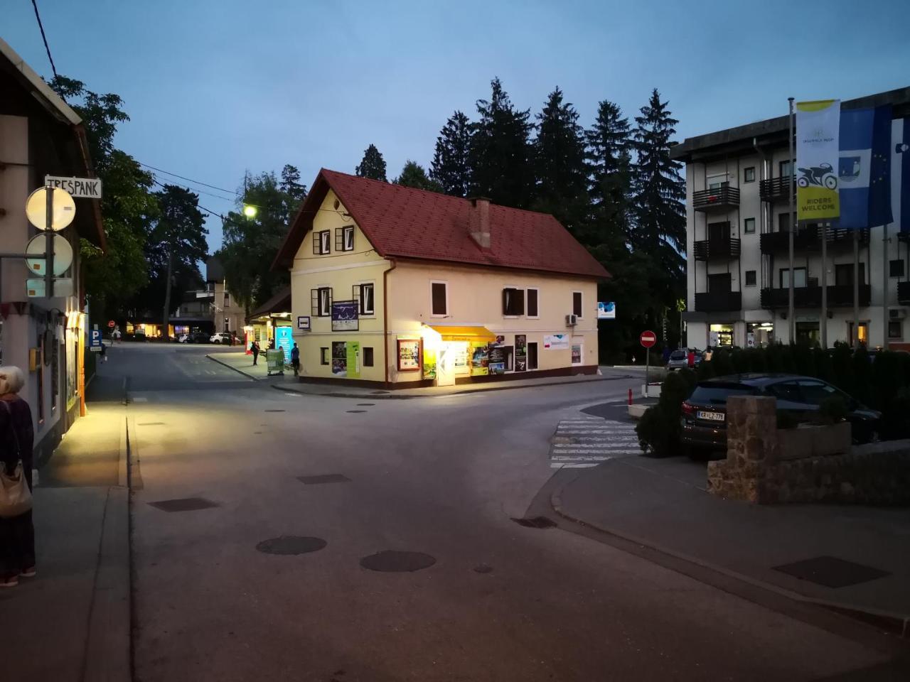 Bus Station Beds Bled Exterior foto